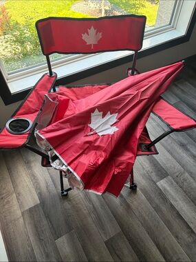 Canadian Everyday Essentials Outdoor Chair & Umbrella Combo